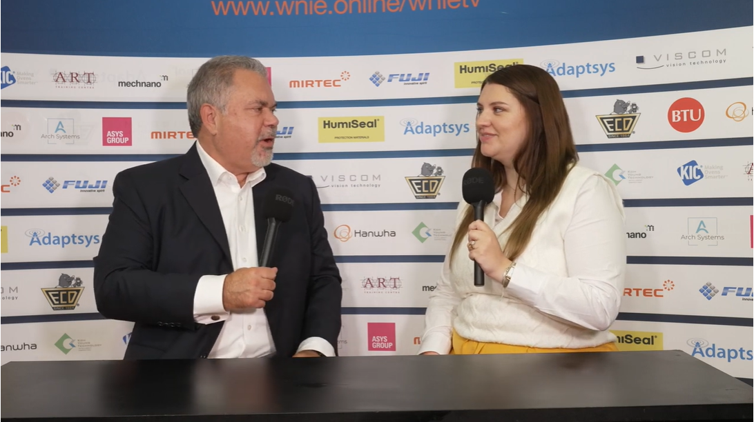 Chloe O'Brien of WNIE speaks with Anthony Ambrose of Data I/O during productronica 2023